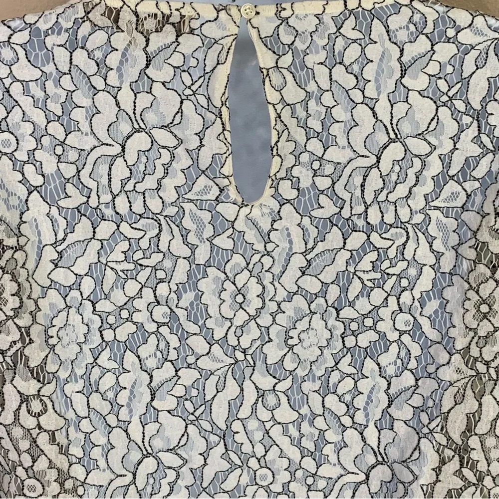Small Ann Taylor LOFT White Lace Blouse Bell Sleeve 4 6 Peasant Semi Sheer